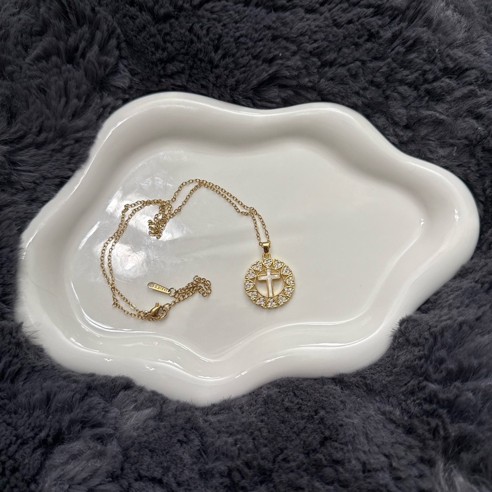 Elegant Gold Circle Mother of Pearl Cross Heart Pendant Necklace